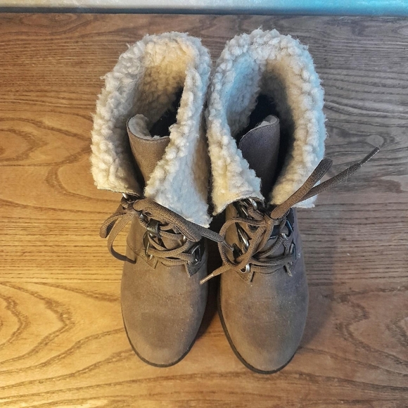 beige faux suede shearling 2010s y2k lace up ankle boot wedges, 6 - Picture 5 of 6
